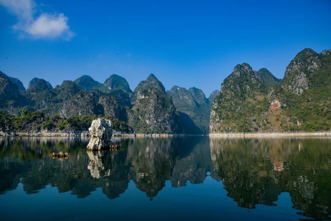 广东省网上报道，繁荣与发展交织的南国画卷